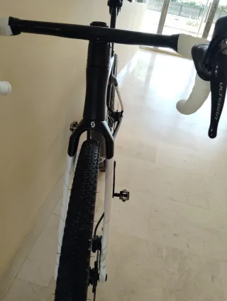 Bicicleta Gravel Scott Addict Réplica