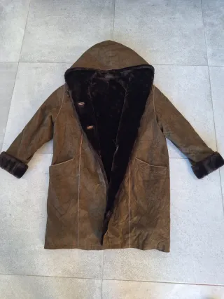 Abrigo ante sintético marrón forro talla 46
