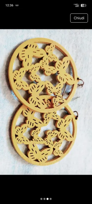 Orecchini in legno decorati