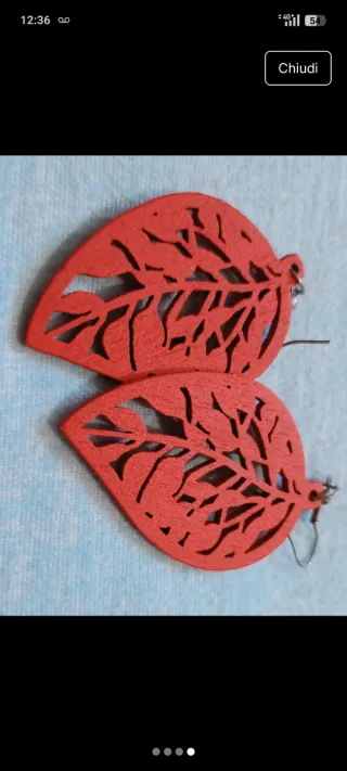 Orecchini in legno decorati
