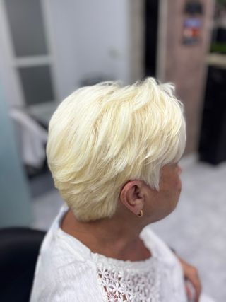 peluquera, maquilladora, esteticista a domicilio