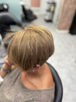 peluquera, maquilladora, esteticista a domicilio