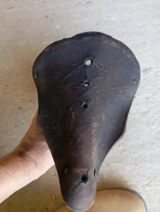 Sillín de cuero bicicleta antigua