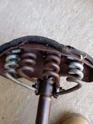 Sillín de cuero bicicleta antigua