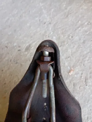 Sillín de cuero bicicleta antigua