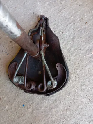 Sillín de cuero bicicleta antigua