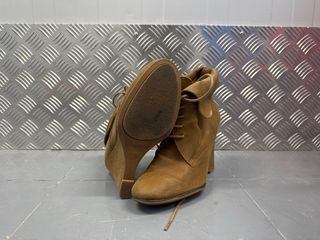 Botines cuña cordones ante