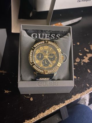 Reloj Guess Dorado y Negro
