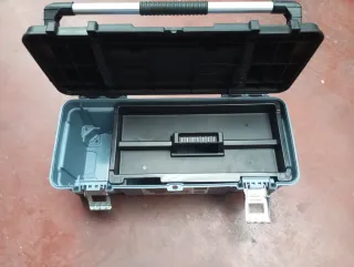 Caja de herramientas con compartimentos