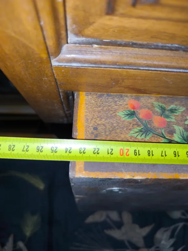 Armadio portachiavi dipinto a mano antico