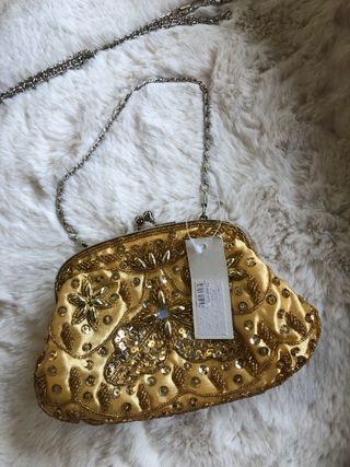 Bolso pequeño dorado con detalles en lantejoulas