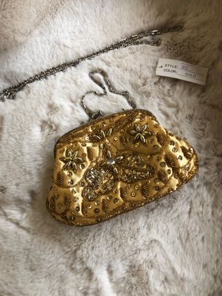 Bolso pequeño dorado con detalles en lantejoulas