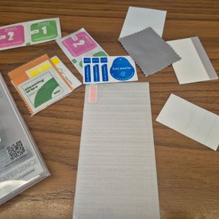 Confezione di protezioni per schermo per cellulare