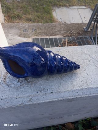 Conchiglia blu portafortuna in ceramica