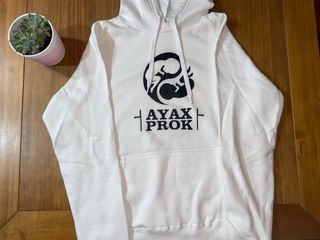 Sudadera blanca con estampado