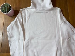 Sudadera blanca con estampado