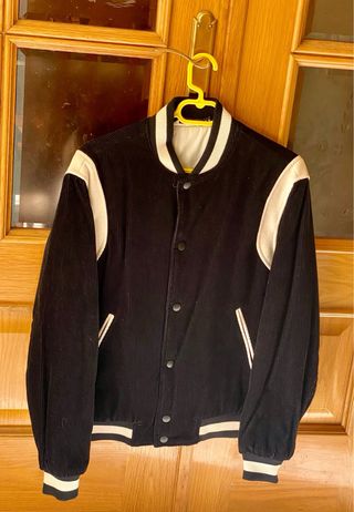 Cazadora bomber negra y blanca de Pana.