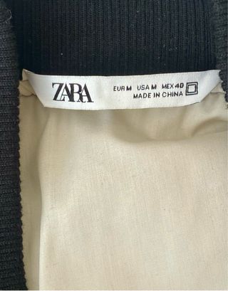 Cazadora bomber negra y blanca de Pana.