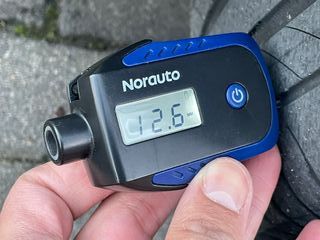 Medidor aferidor pressão profundidade rasto pneus