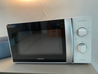 Cecotec Microondas ProClean 2010. 700 W