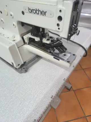 Máquina de coser Brother para botones
