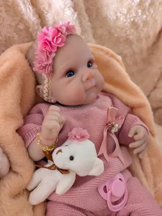 Reborn al cogerla es como un bebe de verdad