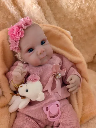 Reborn al cogerla es como un bebe de verdad