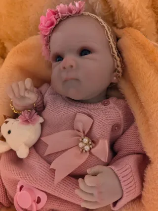 Reborn al cogerla es como un bebe de verdad