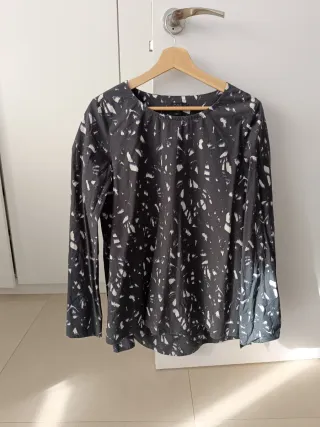 Camisa algodón COS. Gris oscuro estampada
