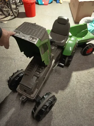 Tractor Juguete Fendt con Remolque