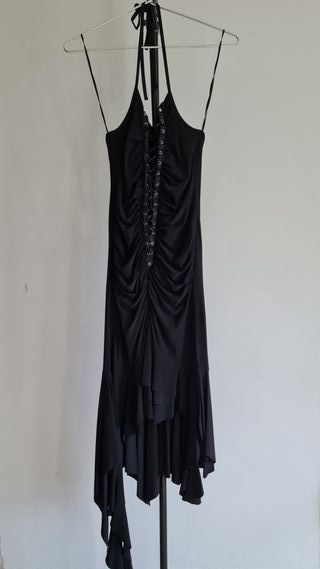 Vestido negro espalda al aire con cordones