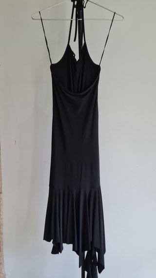 Vestido negro espalda al aire con cordones