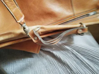 Bolso antiguo Montbuy de cuero marrón