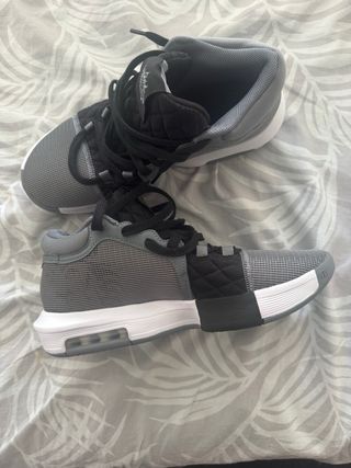 Nike LeBron Witness 8 Gris/Negro