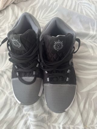 Nike LeBron Witness 8 Gris/Negro