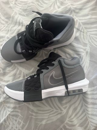 Nike LeBron Witness 8 Gris/Negro