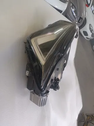 Faro delantero Seat Ateca del lado izquierdo