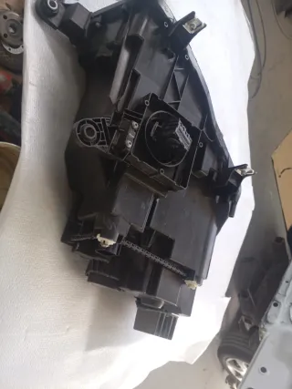 Faro delantero Seat Ateca del lado izquierdo