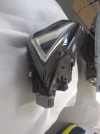 Faro delantero Seat Ateca del lado izquierdo
