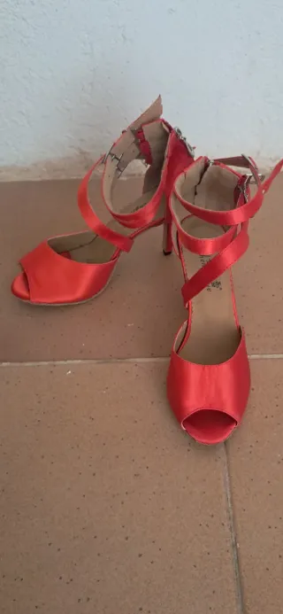 Zapatos de baile rojos