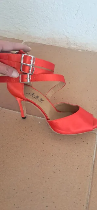 Zapatos de baile rojos