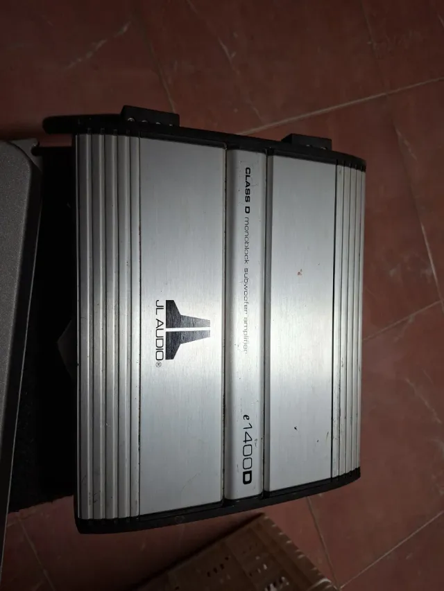 Subwoofer JBL 12" + 2 Amplificadores