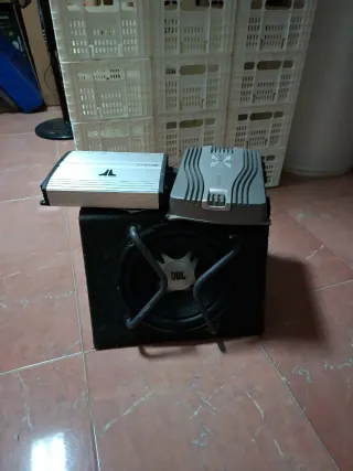 Subwoofer JBL 12" + 2 Amplificadores