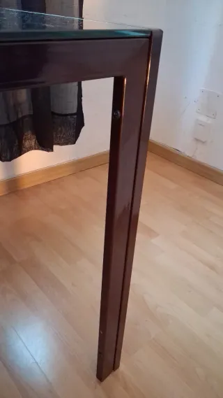 Mesa de comedor cristal y madera me urge venderla