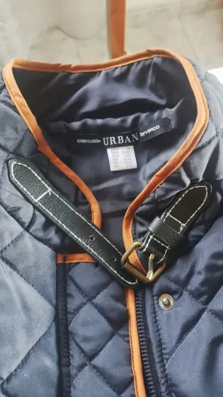 Chaqueta acolchada azul marino de mujer