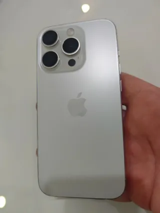 iPhone 15 Pro bianco ok con display danneggiato