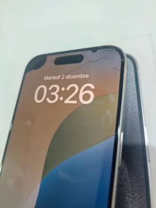 iPhone 15 Pro bianco ok con display danneggiato
