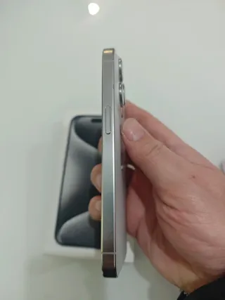 iPhone 15 Pro bianco ok con display danneggiato