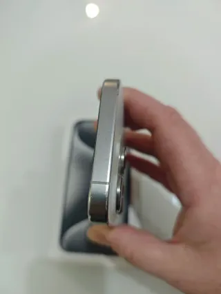 iPhone 15 Pro bianco ok con display danneggiato