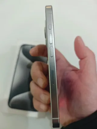 iPhone 15 Pro bianco ok con display danneggiato